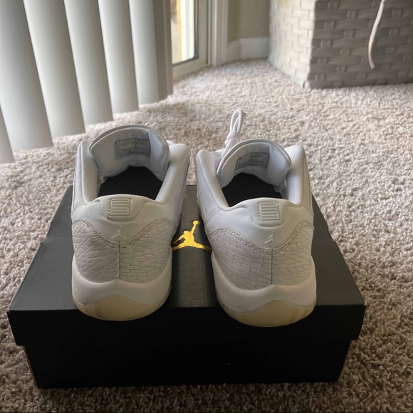 Air Jordan 11 Low GS Frost White (Heiress) - Picture 5 of 10